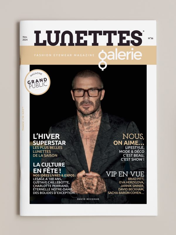 White,Empty,Paper,With,Clips,On,The,Wall